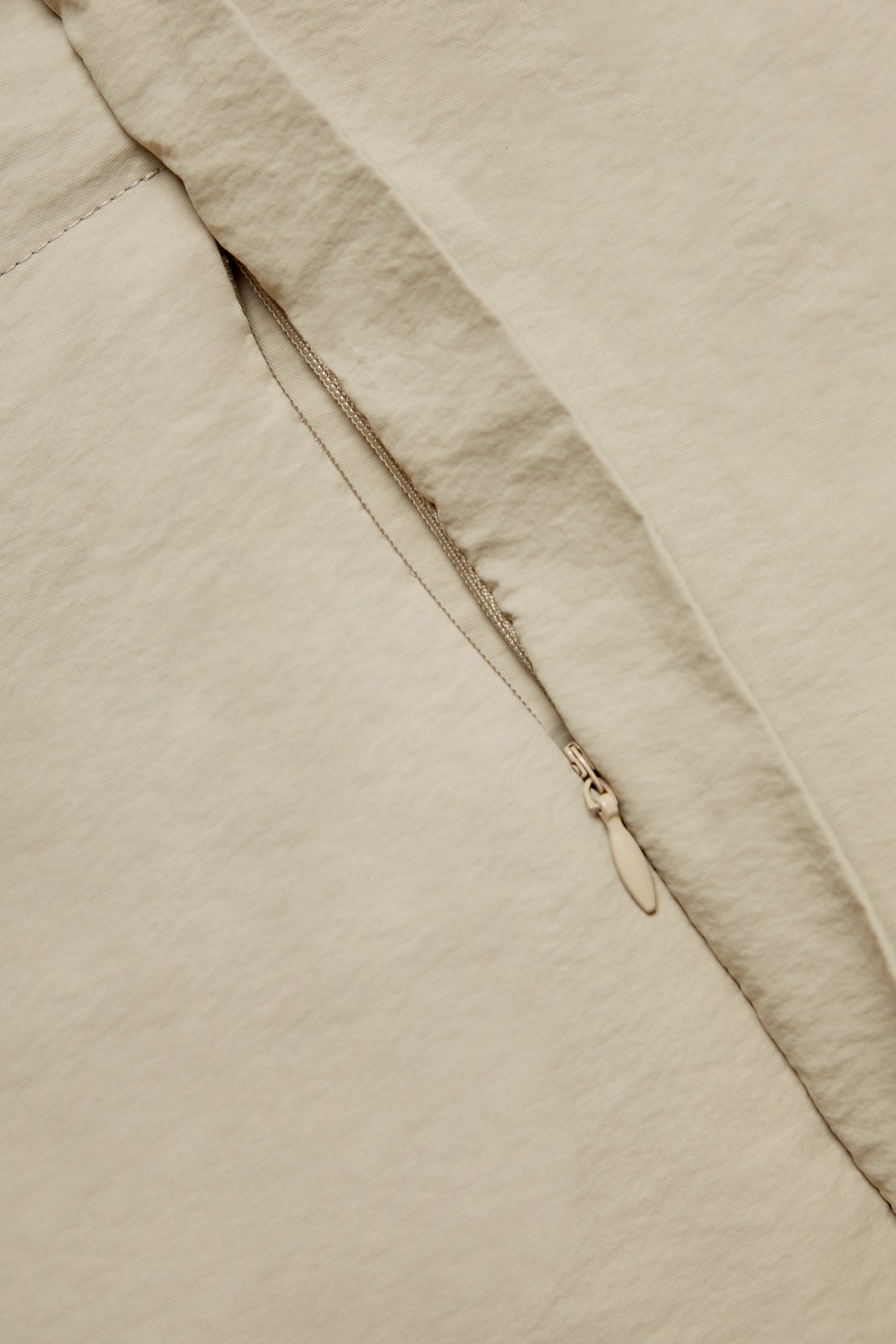 CREAM TECHNICAL WINDBREAKER