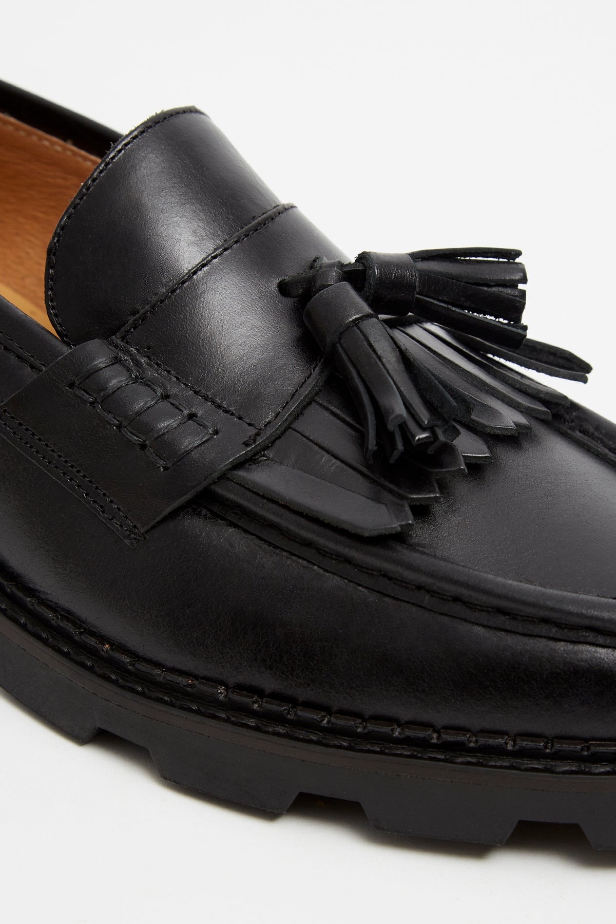 MODENA LEATHER TASSEL BLACK