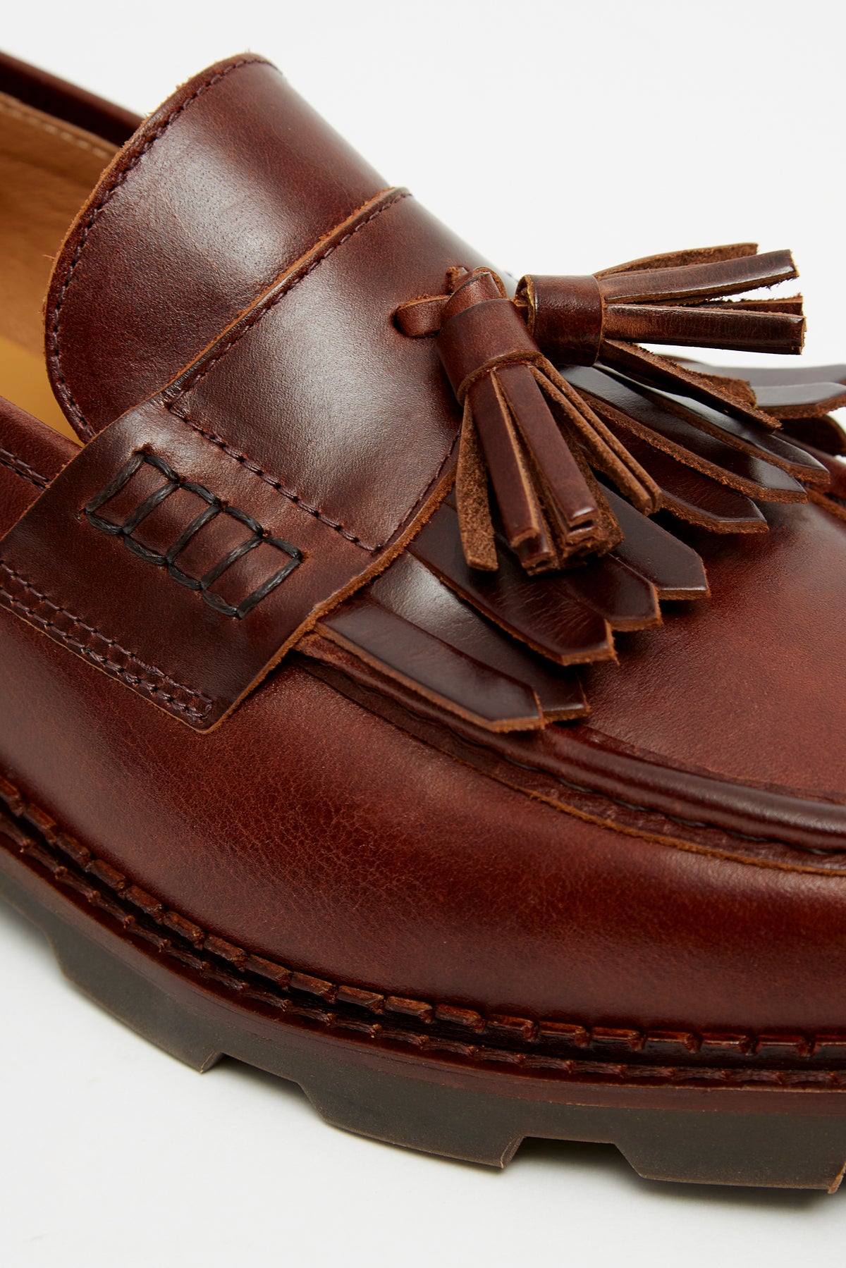 MODENA LEATHER TASSEL ROAST