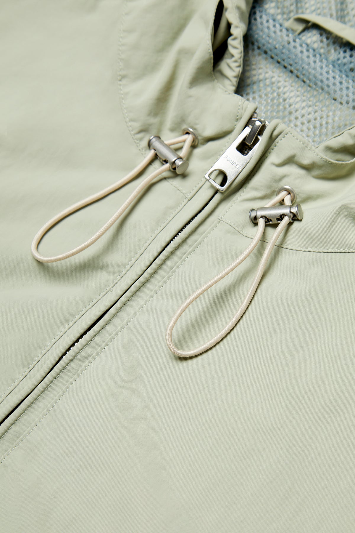 TEA WINDBREAKER