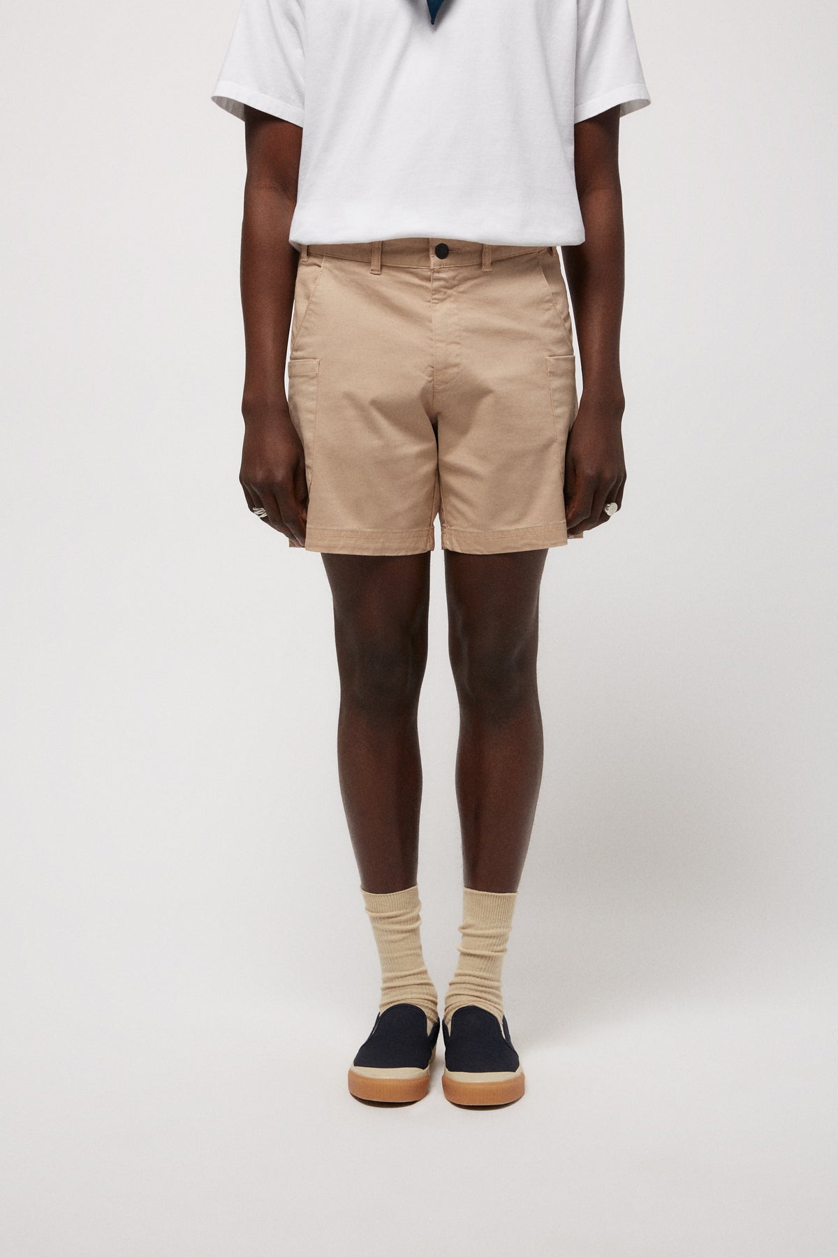 THE BEIGE CARGO SHORT