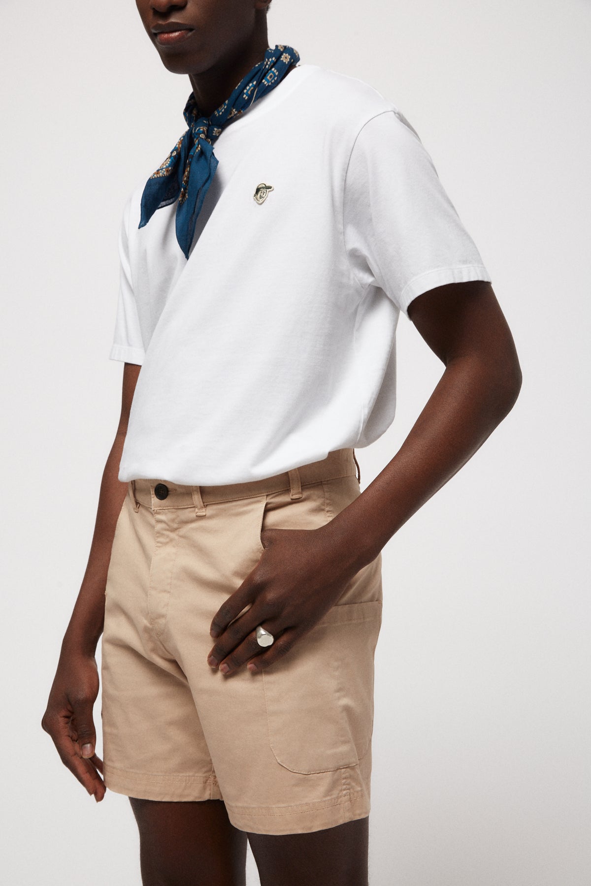 THE BEIGE CARGO SHORT