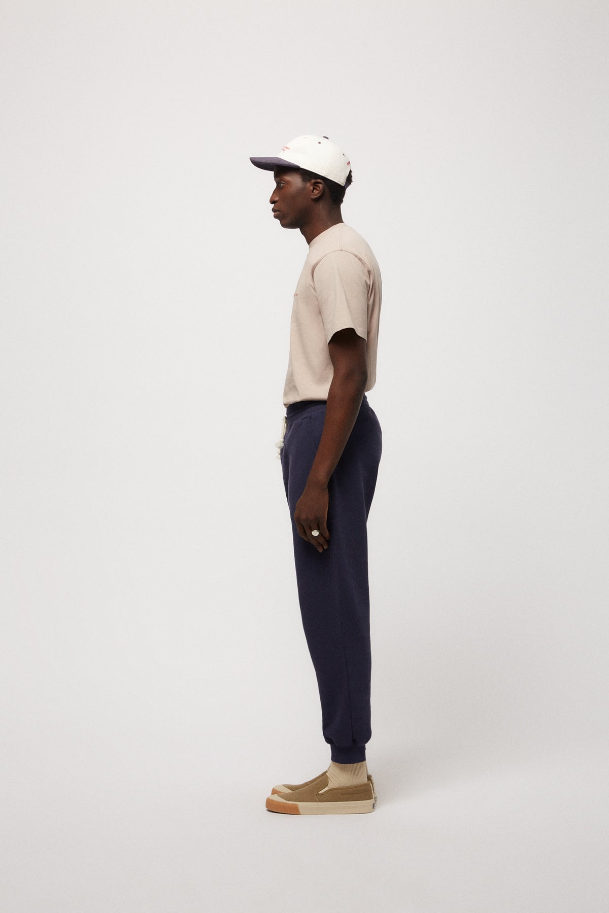 THE NAVY SWEATPANT