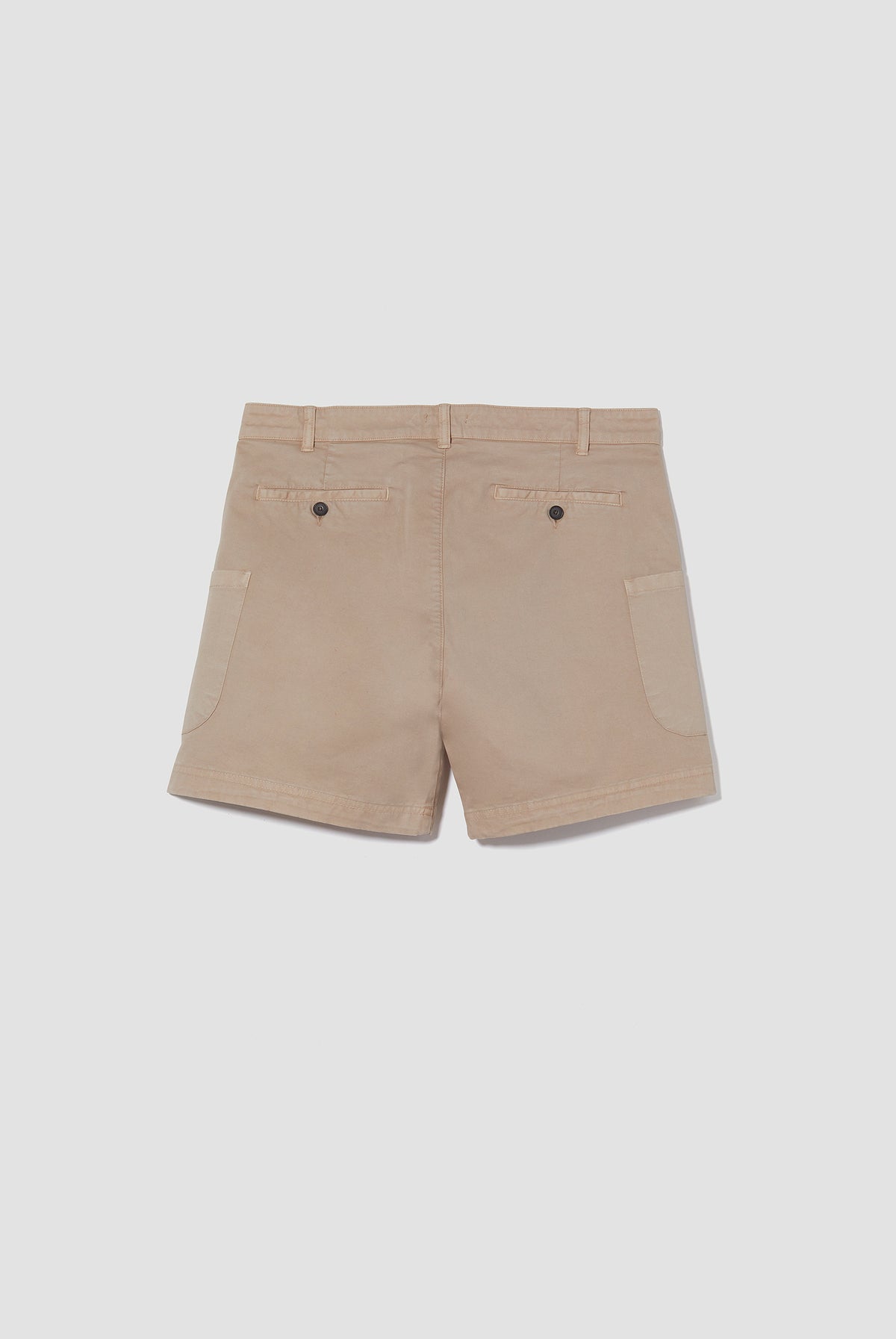 DIE BEIGEFARBENE CARGO-SHORT